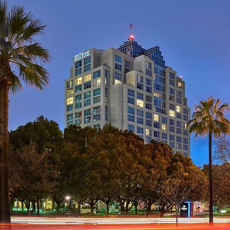 Hilton Los Angeles North-Glendale & Executive Meeting Center Экстерьер фото